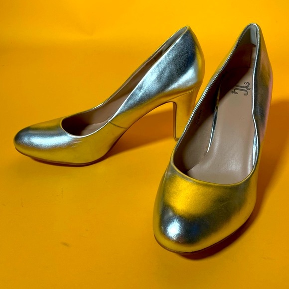 Silver Faux Leather Pumps - Picture 5 of 10